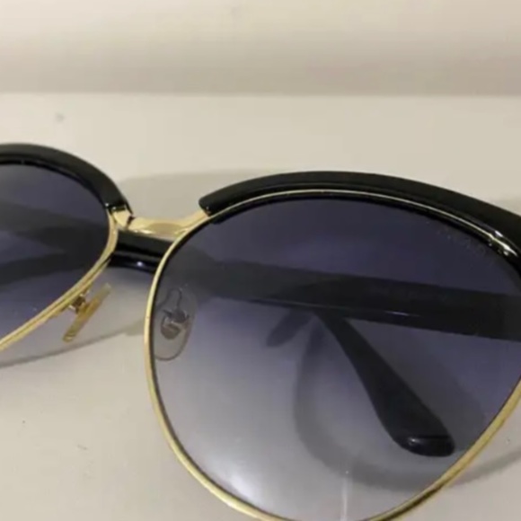 Prada sunglasses - Picture 6 of 12